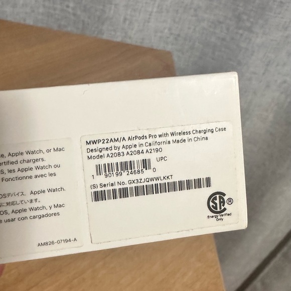 AirPod Pro with Wireless Case (2nd Gen) - Picture 3 of 9